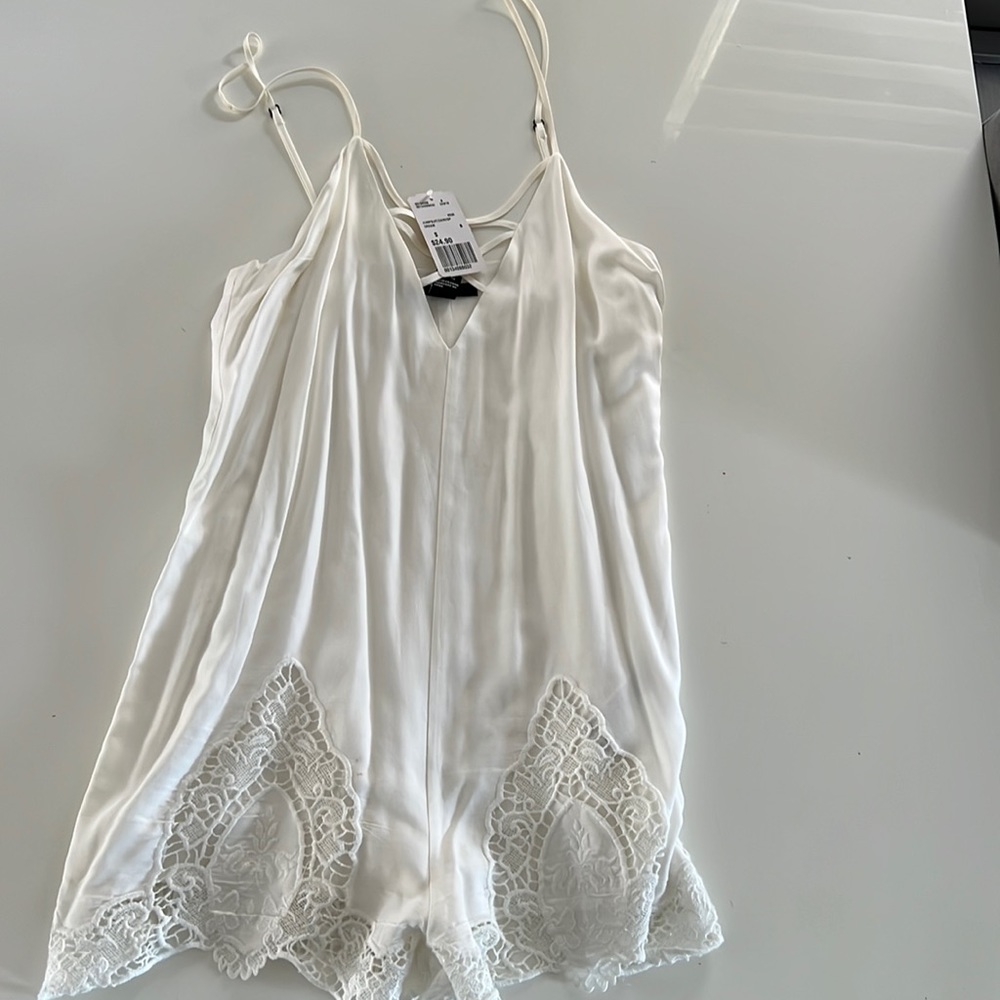 FOREVER 21 WHITE ROMPER WITH LACE DETAIL